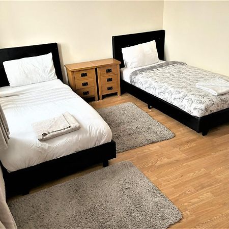 London Luxury 5 Bedroom House 2 Min Walk To The Tube Station Dagenham Eksteriør bilde