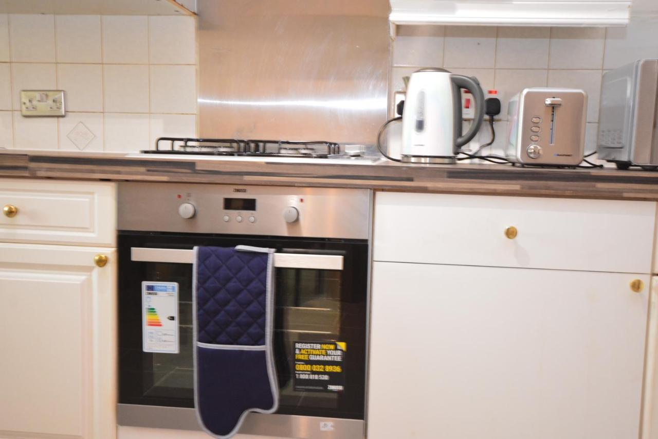 London Luxury 5 Bedroom House 2 Min Walk To The Tube Station Dagenham Eksteriør bilde