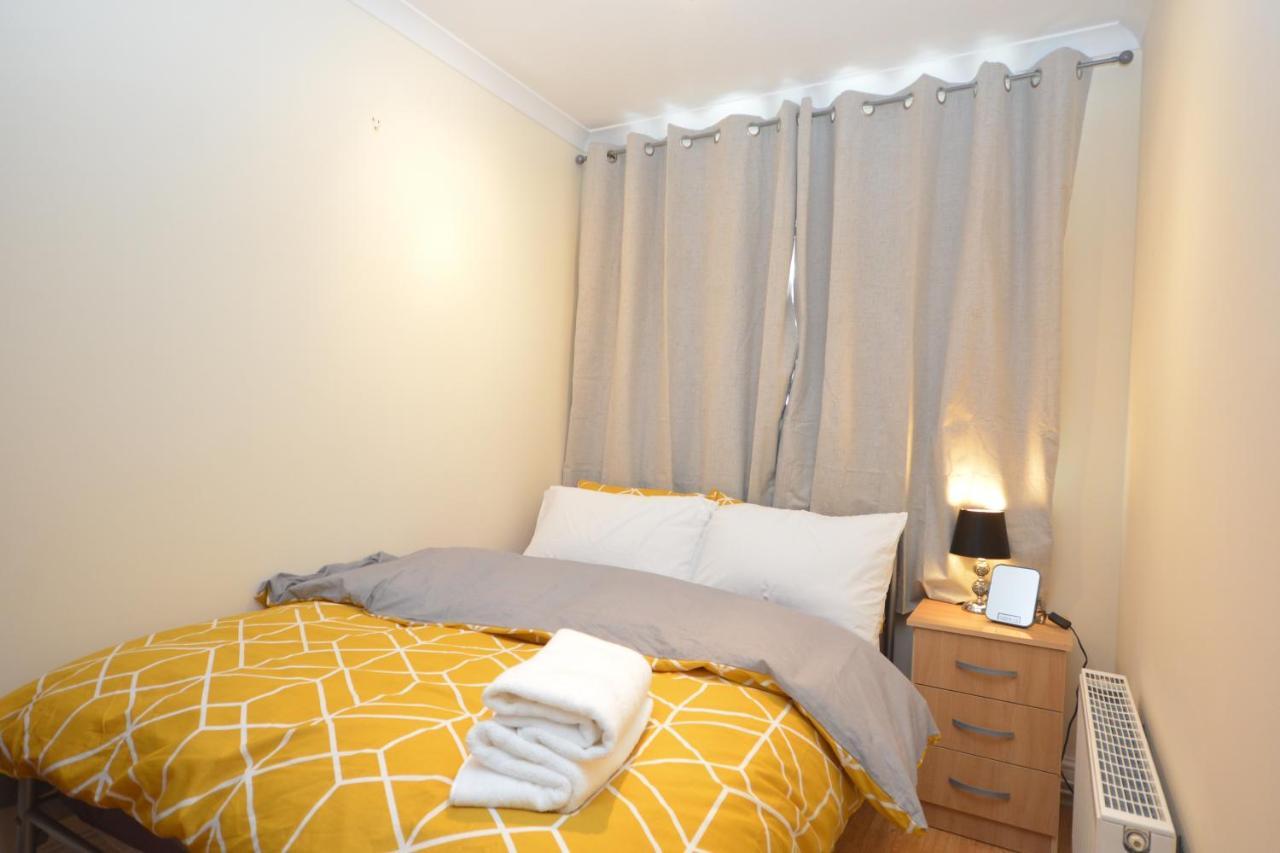 London Luxury 5 Bedroom House 2 Min Walk To The Tube Station Dagenham Eksteriør bilde