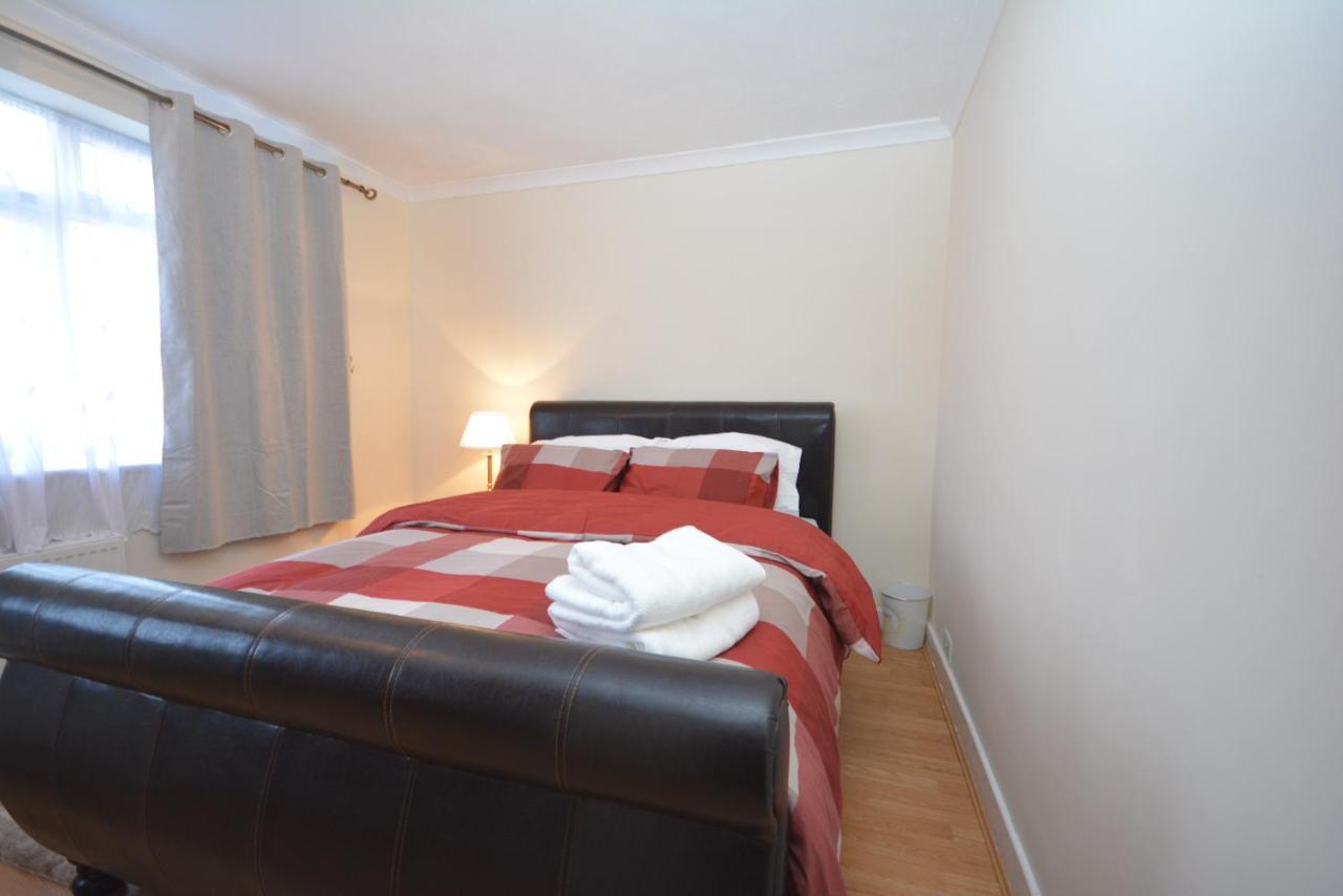 London Luxury 5 Bedroom House 2 Min Walk To The Tube Station Dagenham Eksteriør bilde