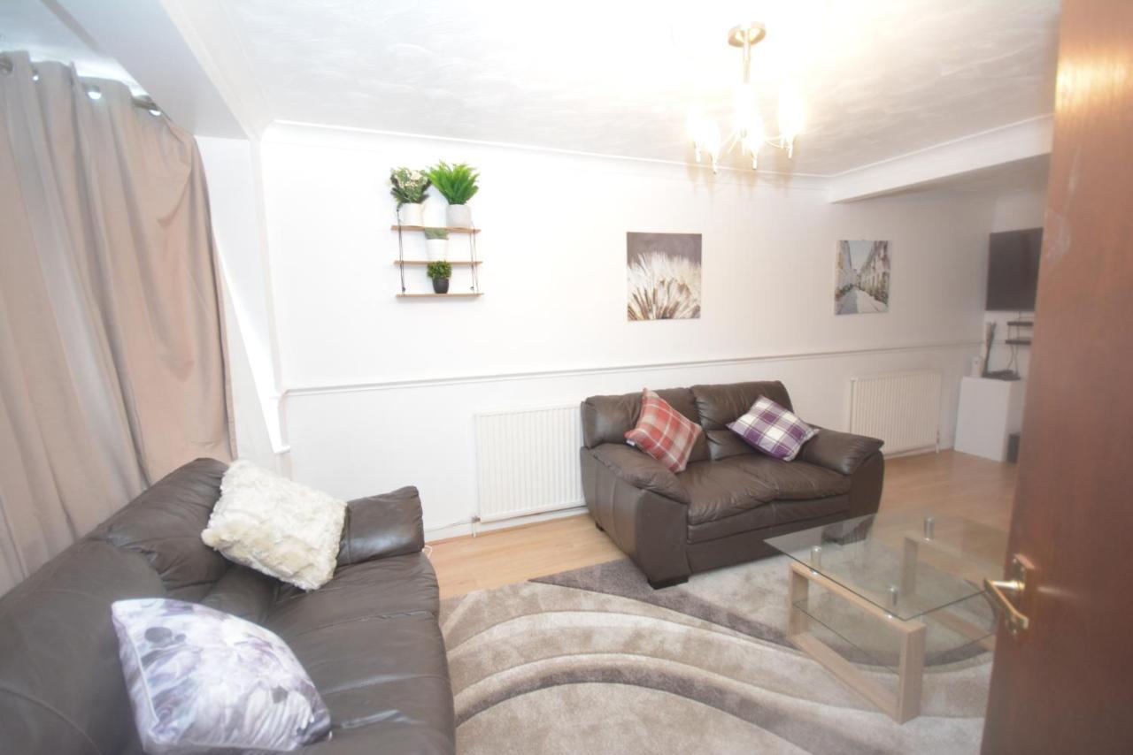 London Luxury 5 Bedroom House 2 Min Walk To The Tube Station Dagenham Eksteriør bilde