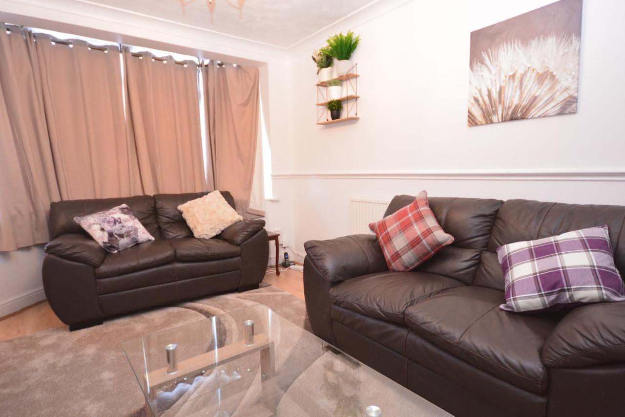 London Luxury 5 Bedroom House 2 Min Walk To The Tube Station Dagenham Eksteriør bilde