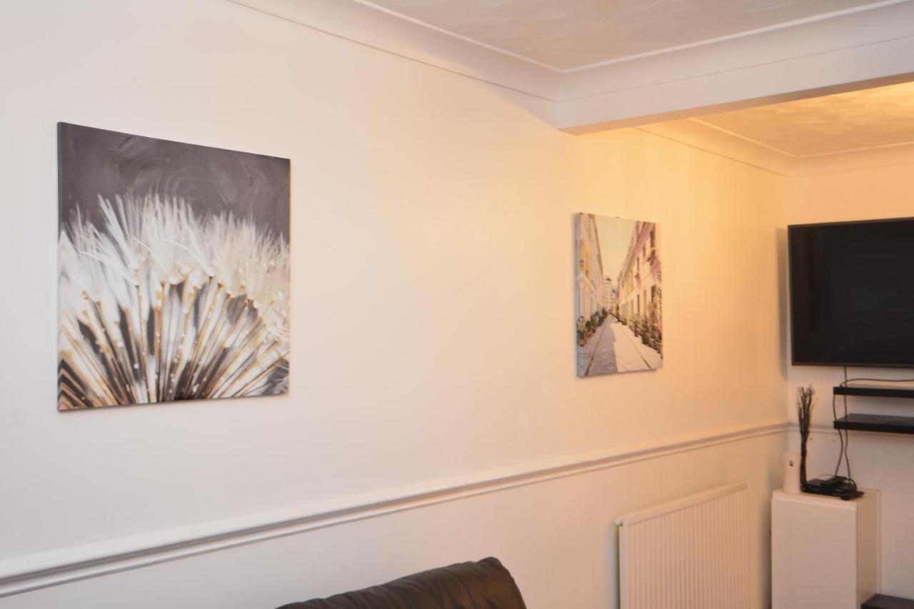 London Luxury 5 Bedroom House 2 Min Walk To The Tube Station Dagenham Eksteriør bilde