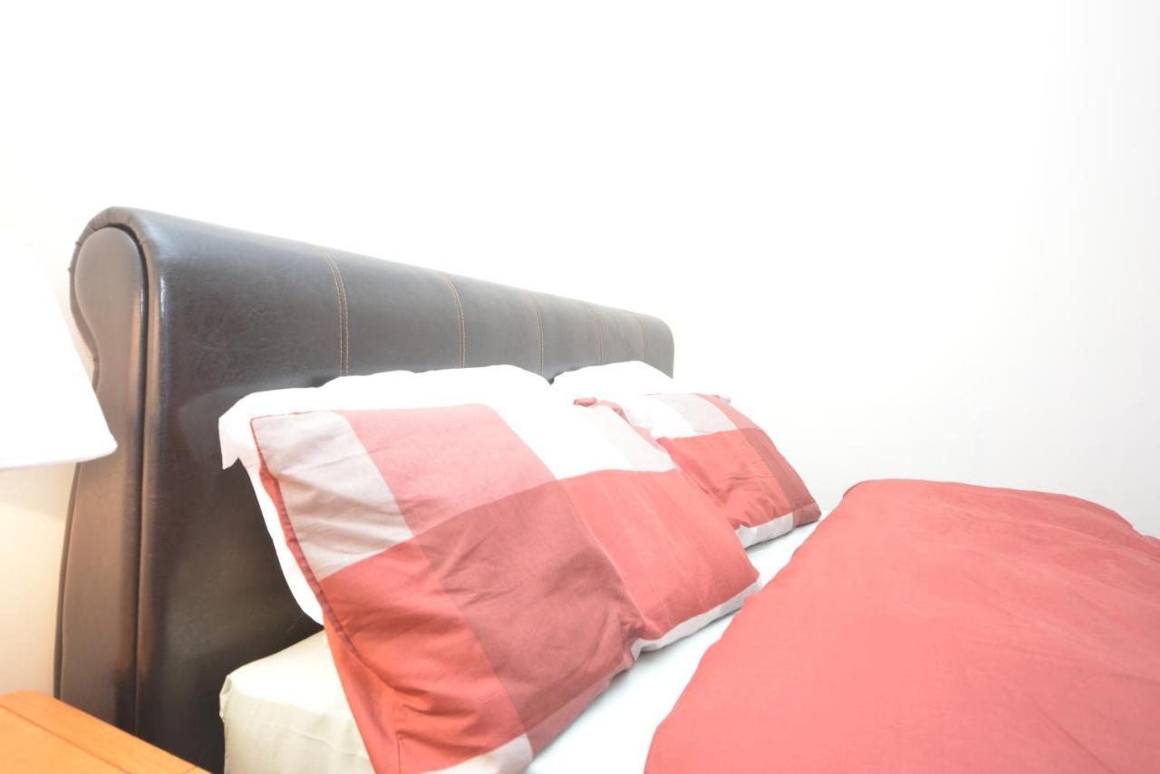 London Luxury 5 Bedroom House 2 Min Walk To The Tube Station Dagenham Eksteriør bilde
