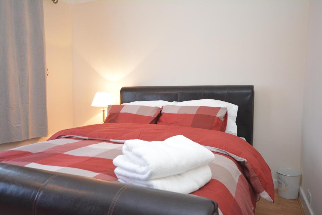 London Luxury 5 Bedroom House 2 Min Walk To The Tube Station Dagenham Eksteriør bilde
