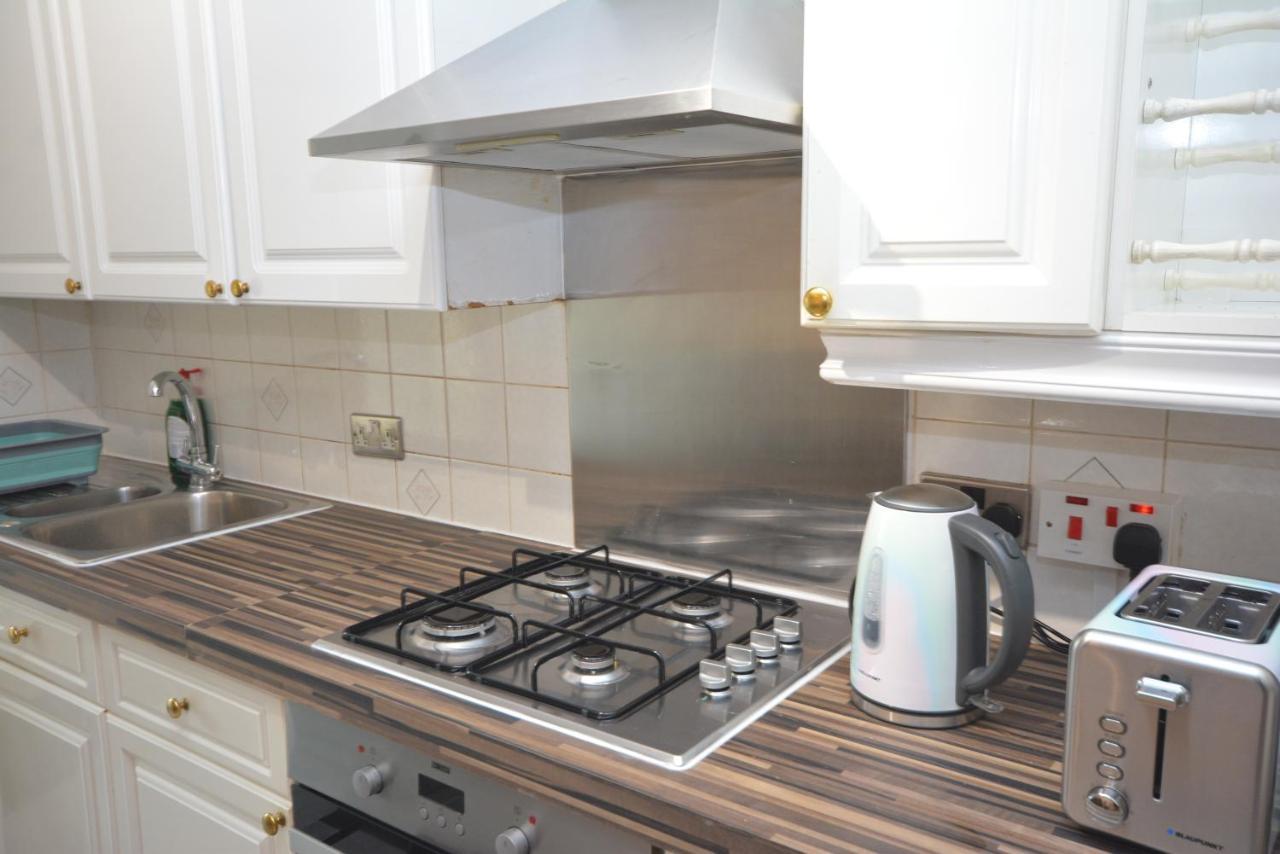 London Luxury 5 Bedroom House 2 Min Walk To The Tube Station Dagenham Eksteriør bilde