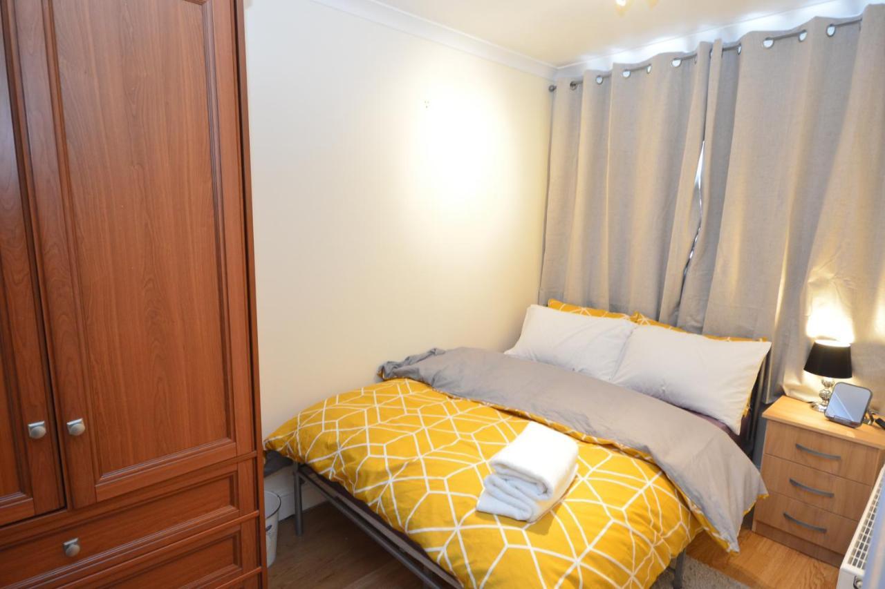 London Luxury 5 Bedroom House 2 Min Walk To The Tube Station Dagenham Eksteriør bilde