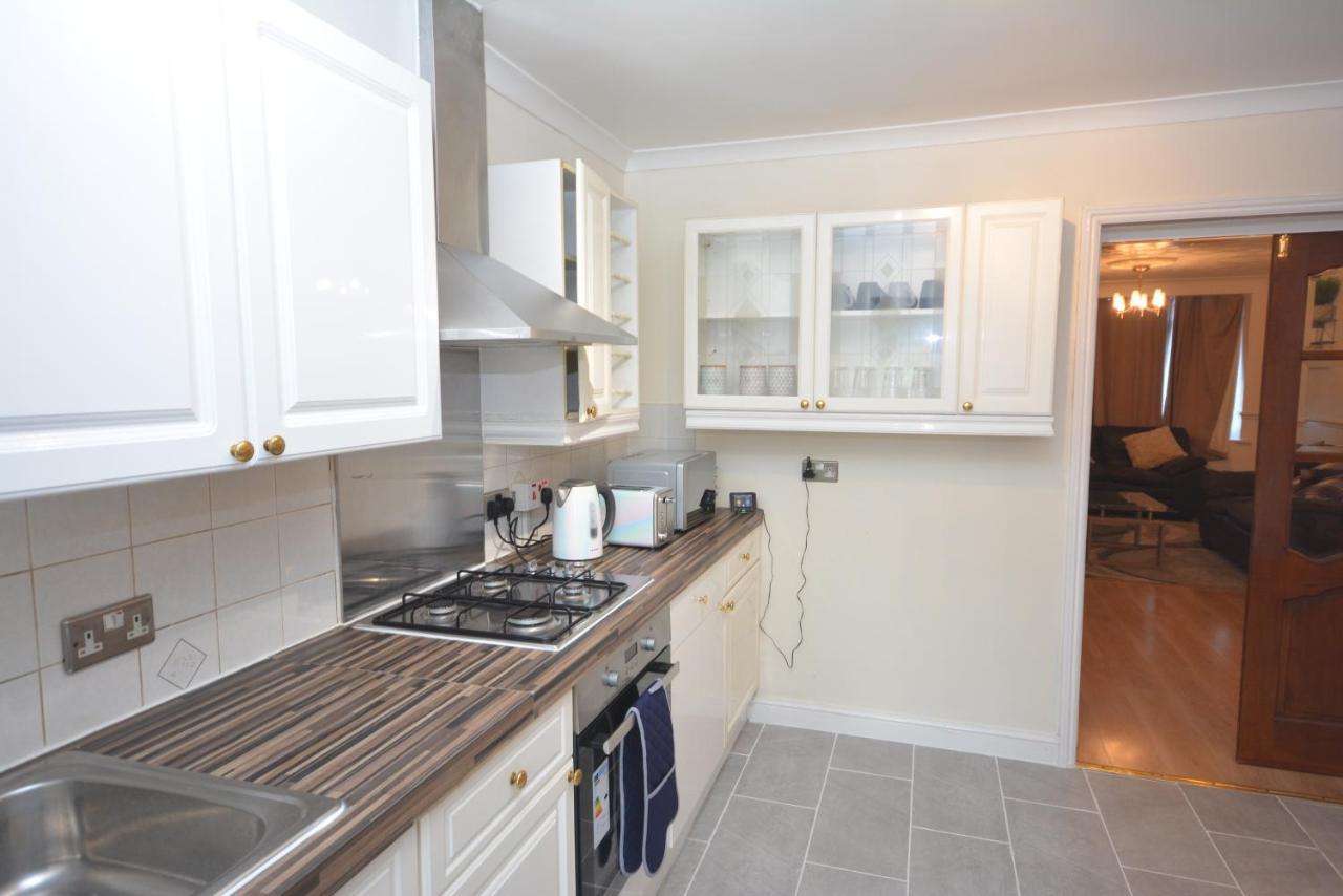 London Luxury 5 Bedroom House 2 Min Walk To The Tube Station Dagenham Eksteriør bilde