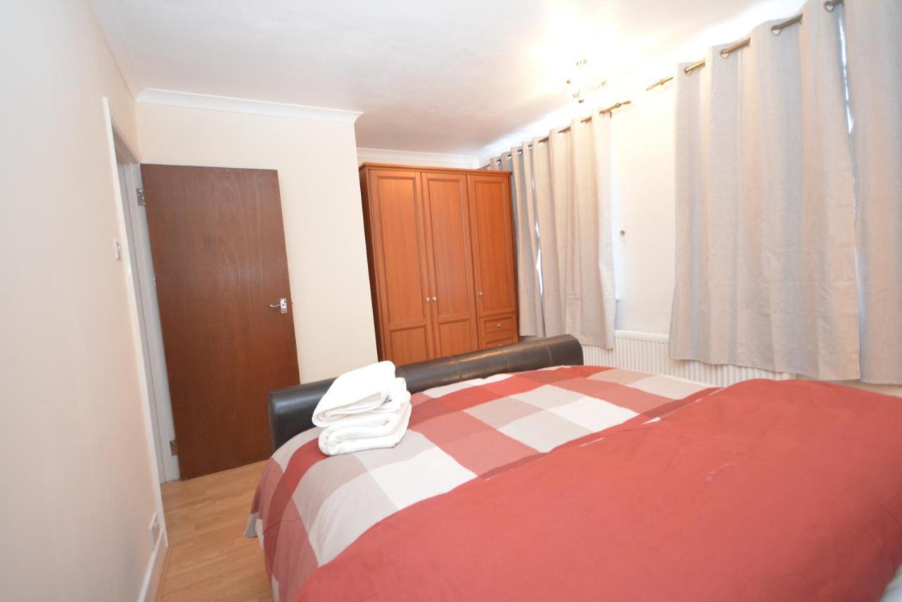 London Luxury 5 Bedroom House 2 Min Walk To The Tube Station Dagenham Eksteriør bilde