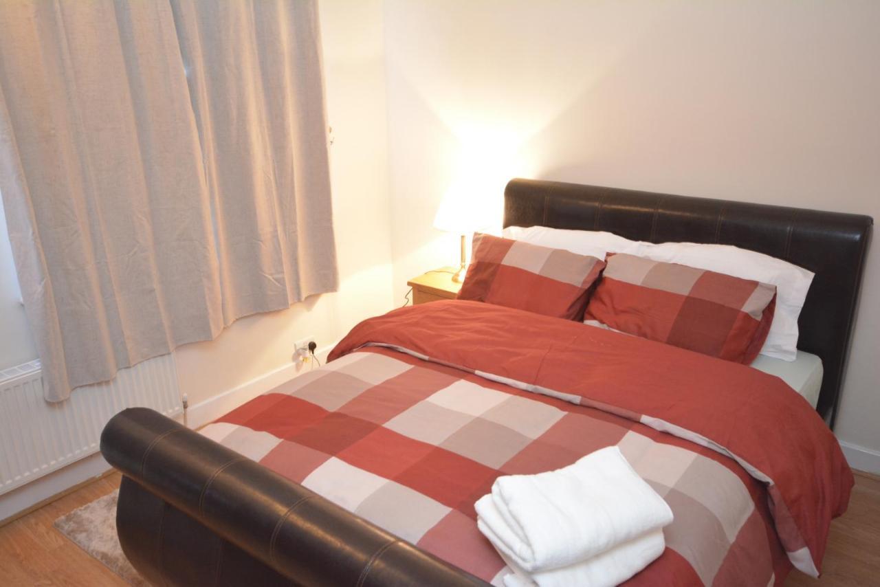 London Luxury 5 Bedroom House 2 Min Walk To The Tube Station Dagenham Eksteriør bilde