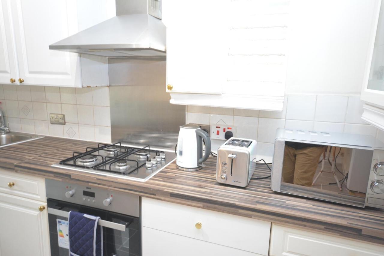 London Luxury 5 Bedroom House 2 Min Walk To The Tube Station Dagenham Eksteriør bilde