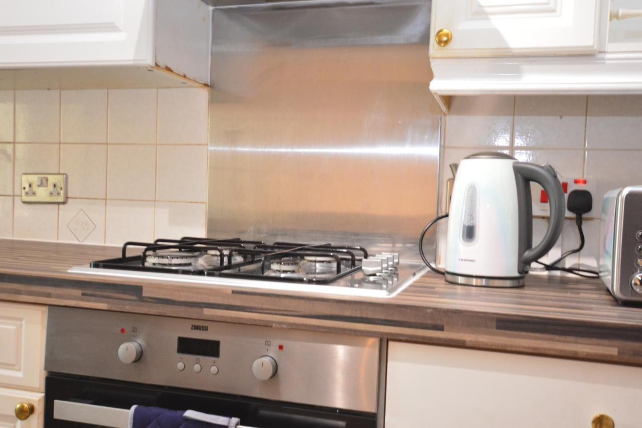 London Luxury 5 Bedroom House 2 Min Walk To The Tube Station Dagenham Eksteriør bilde