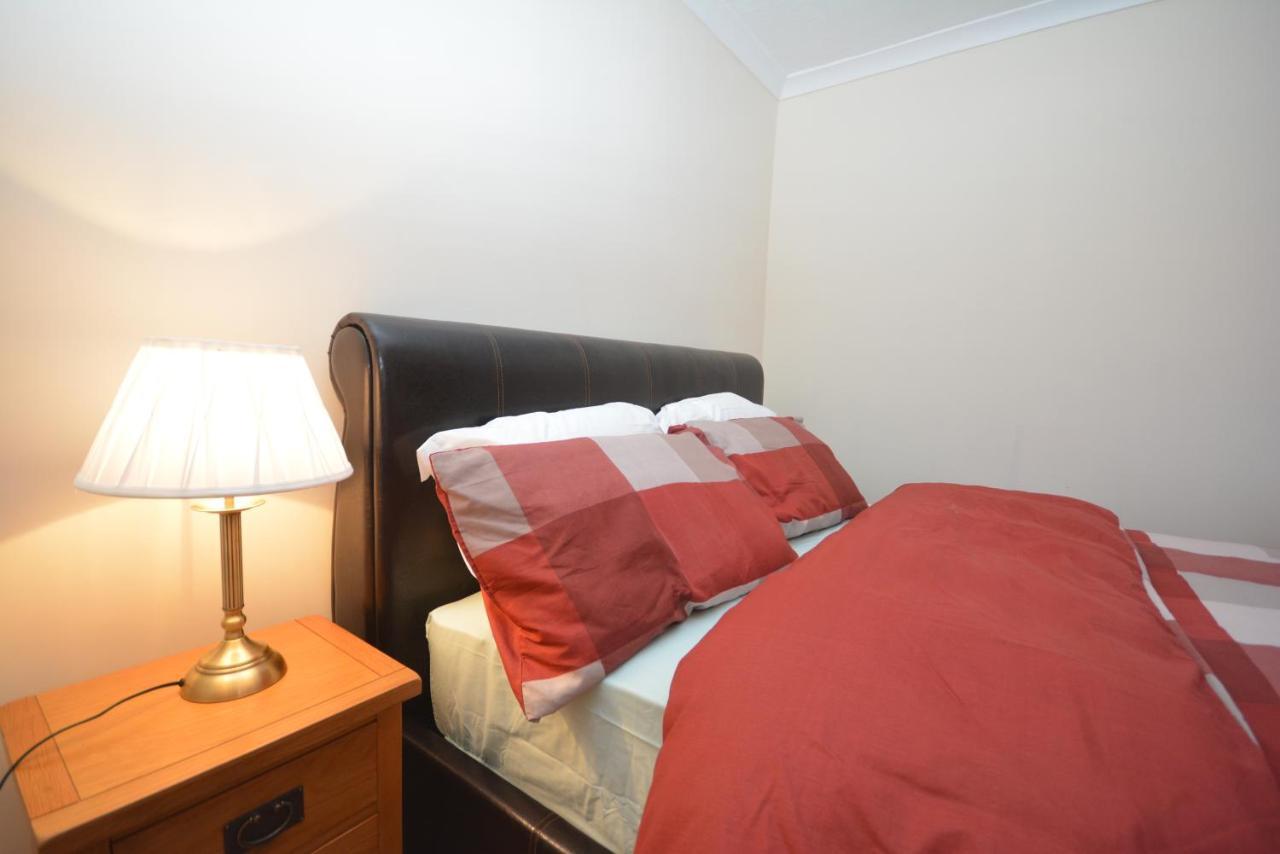 London Luxury 5 Bedroom House 2 Min Walk To The Tube Station Dagenham Eksteriør bilde