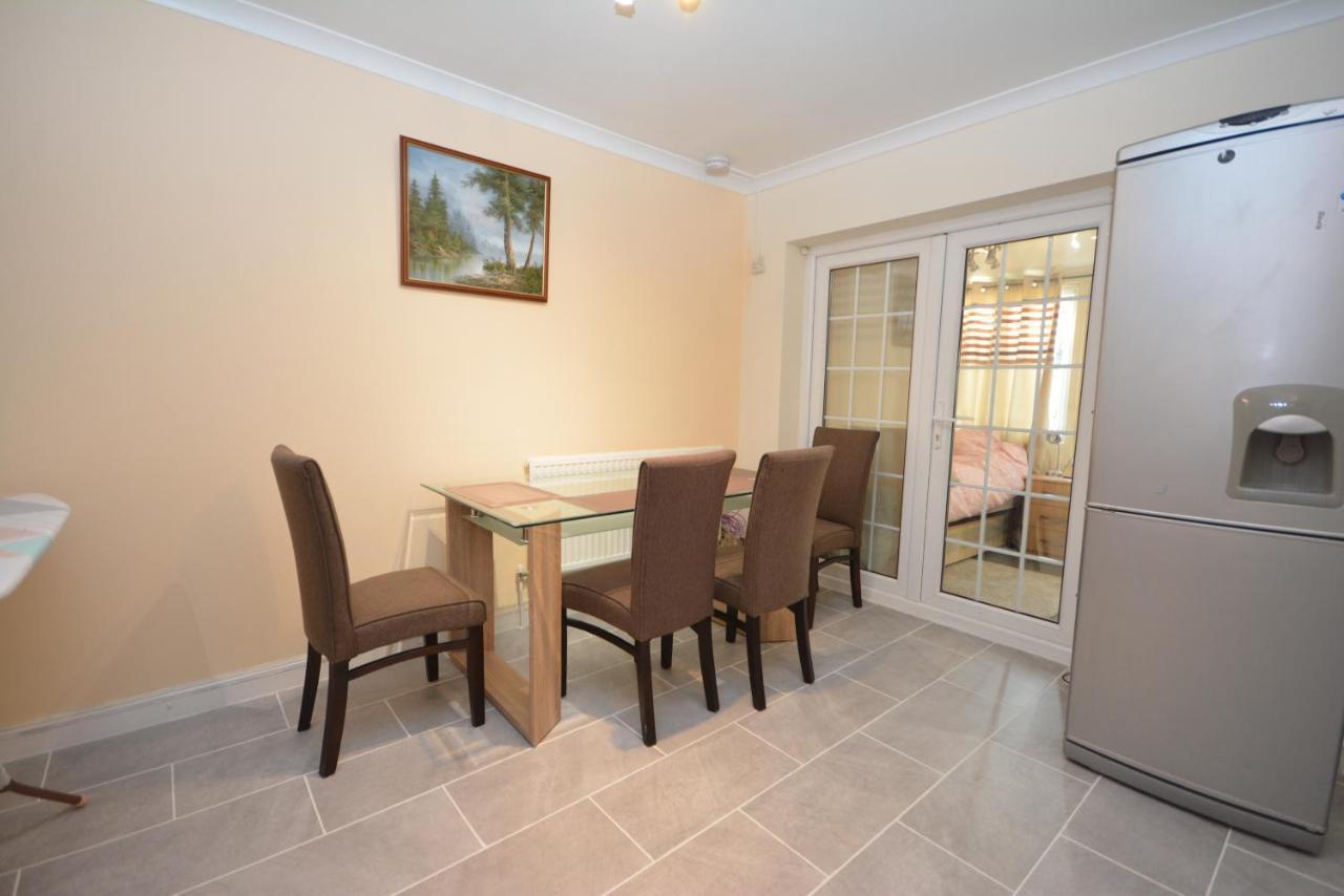 London Luxury 5 Bedroom House 2 Min Walk To The Tube Station Dagenham Eksteriør bilde