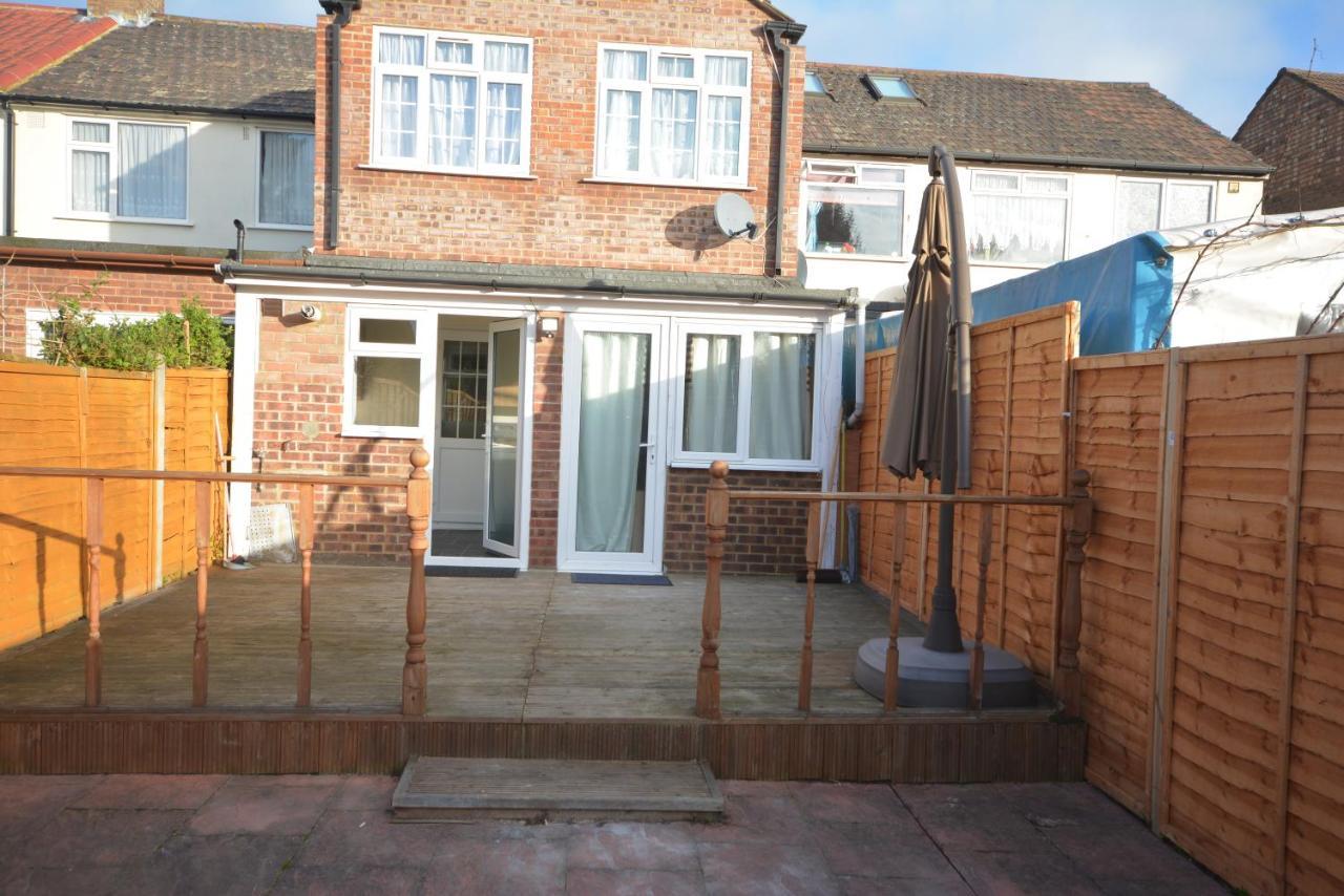London Luxury 5 Bedroom House 2 Min Walk To The Tube Station Dagenham Eksteriør bilde