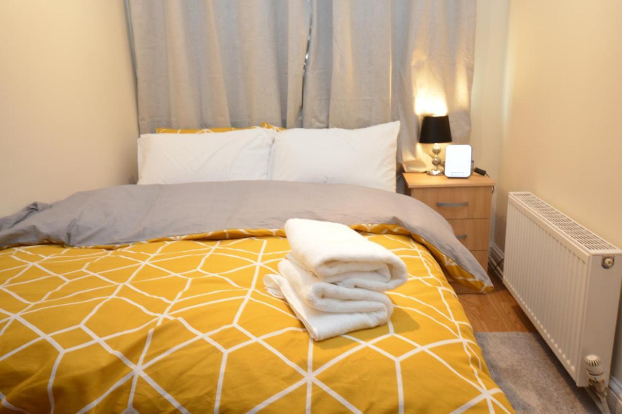 London Luxury 5 Bedroom House 2 Min Walk To The Tube Station Dagenham Eksteriør bilde