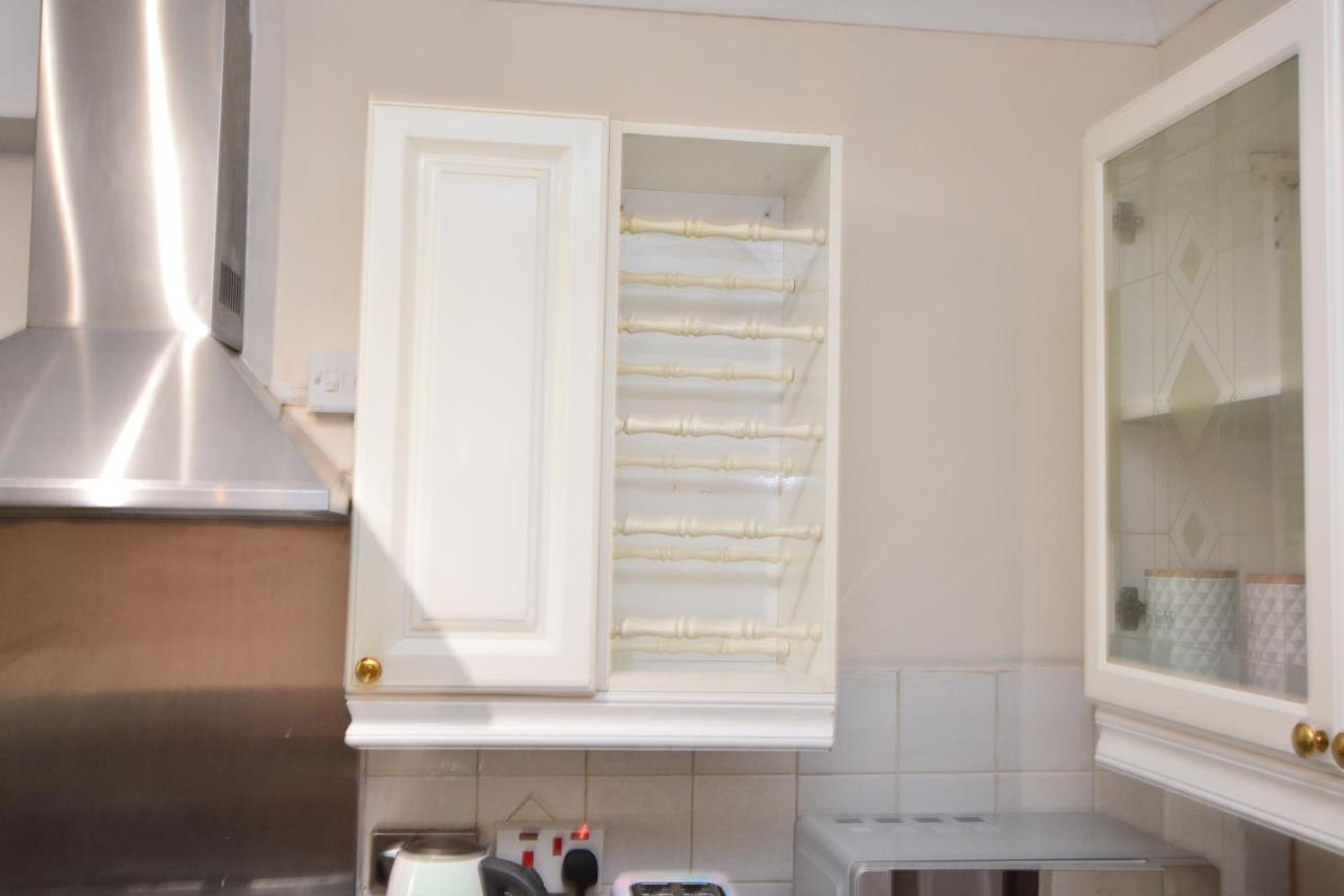 London Luxury 5 Bedroom House 2 Min Walk To The Tube Station Dagenham Eksteriør bilde