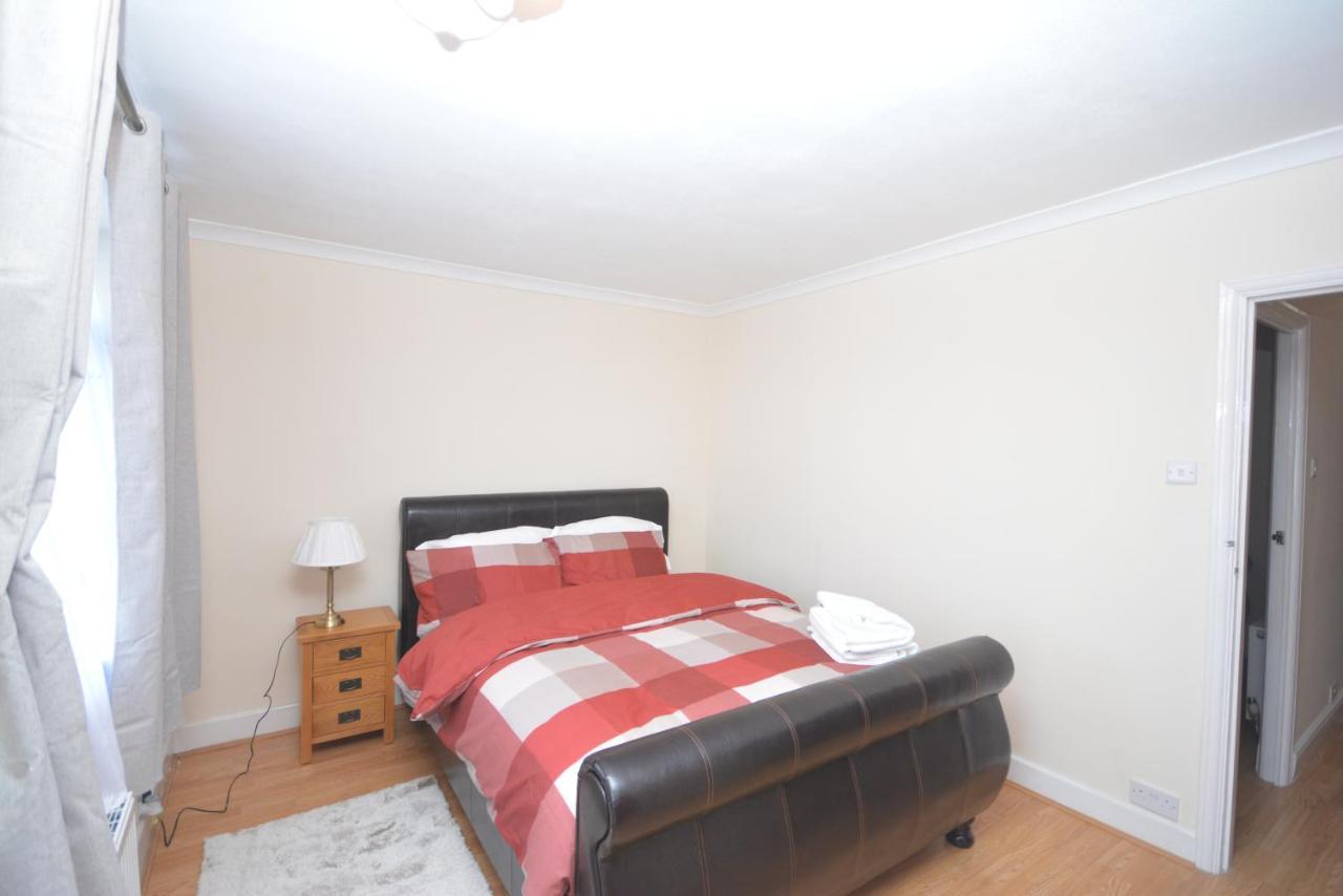 London Luxury 5 Bedroom House 2 Min Walk To The Tube Station Dagenham Eksteriør bilde