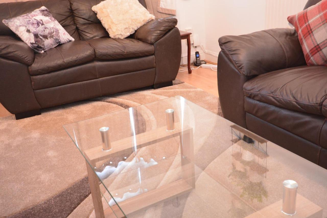 London Luxury 5 Bedroom House 2 Min Walk To The Tube Station Dagenham Eksteriør bilde