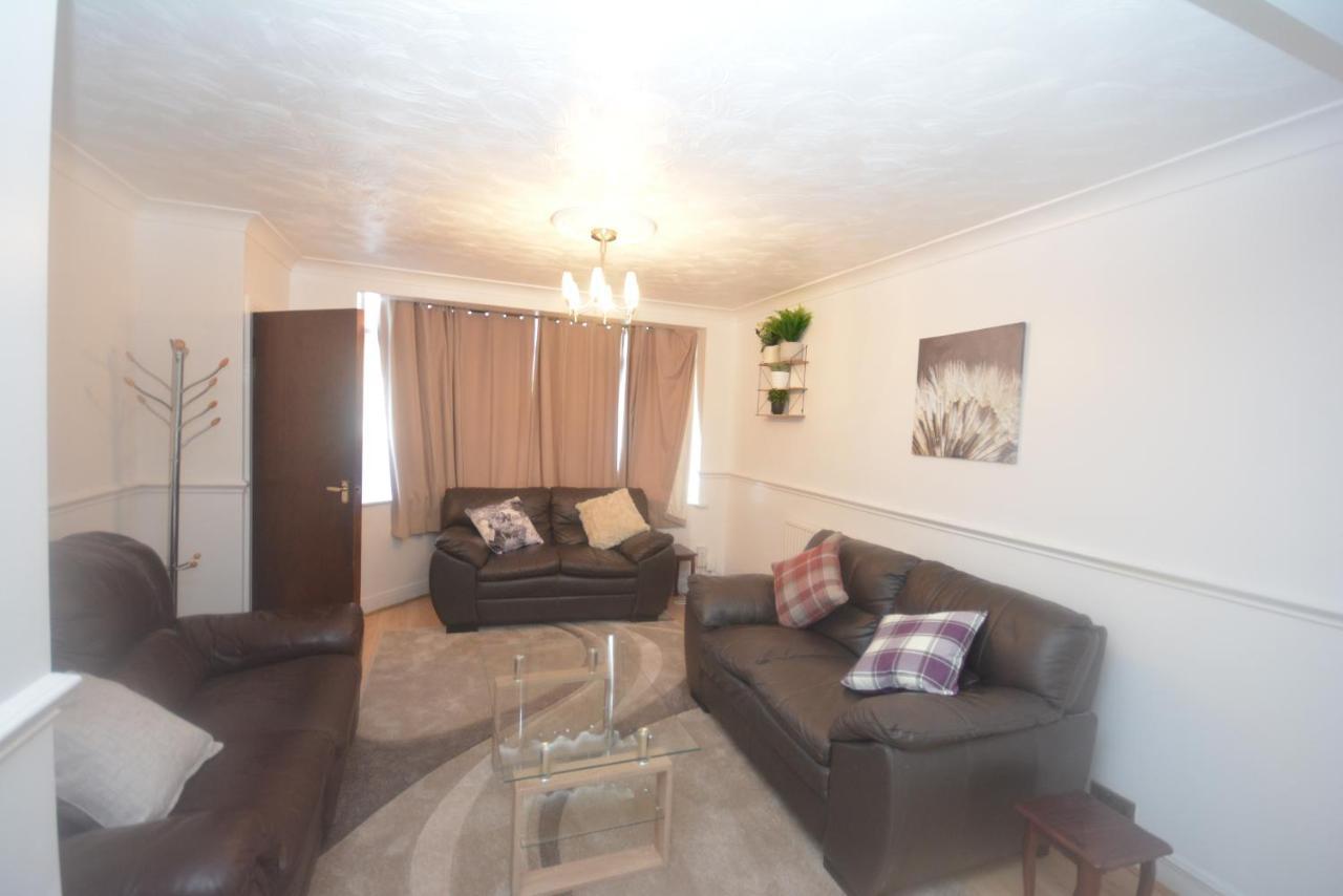 London Luxury 5 Bedroom House 2 Min Walk To The Tube Station Dagenham Eksteriør bilde