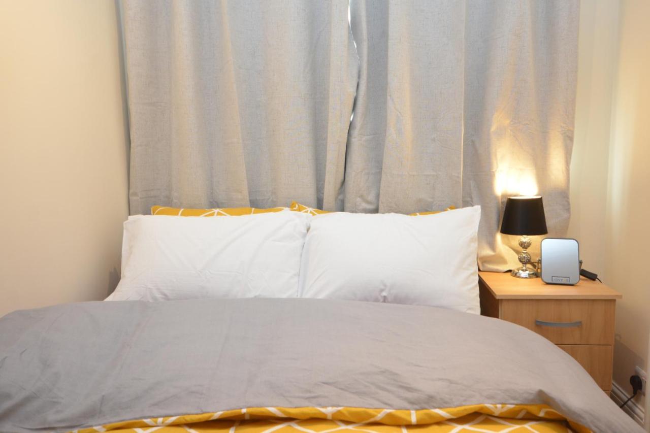 London Luxury 5 Bedroom House 2 Min Walk To The Tube Station Dagenham Eksteriør bilde
