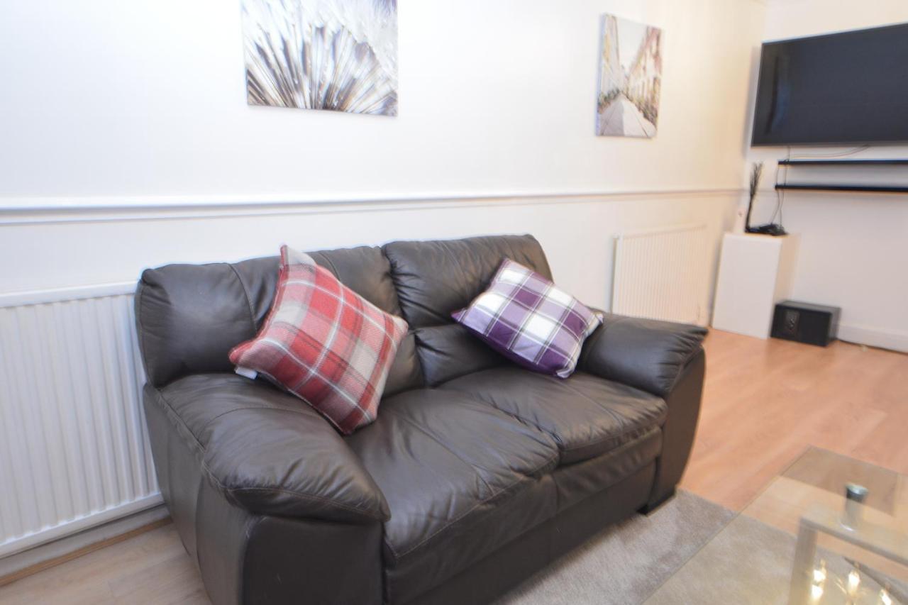 London Luxury 5 Bedroom House 2 Min Walk To The Tube Station Dagenham Eksteriør bilde