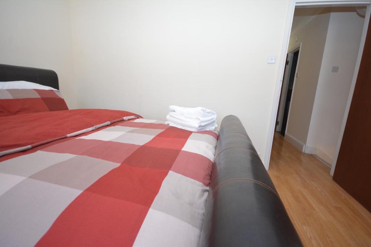 London Luxury 5 Bedroom House 2 Min Walk To The Tube Station Dagenham Eksteriør bilde