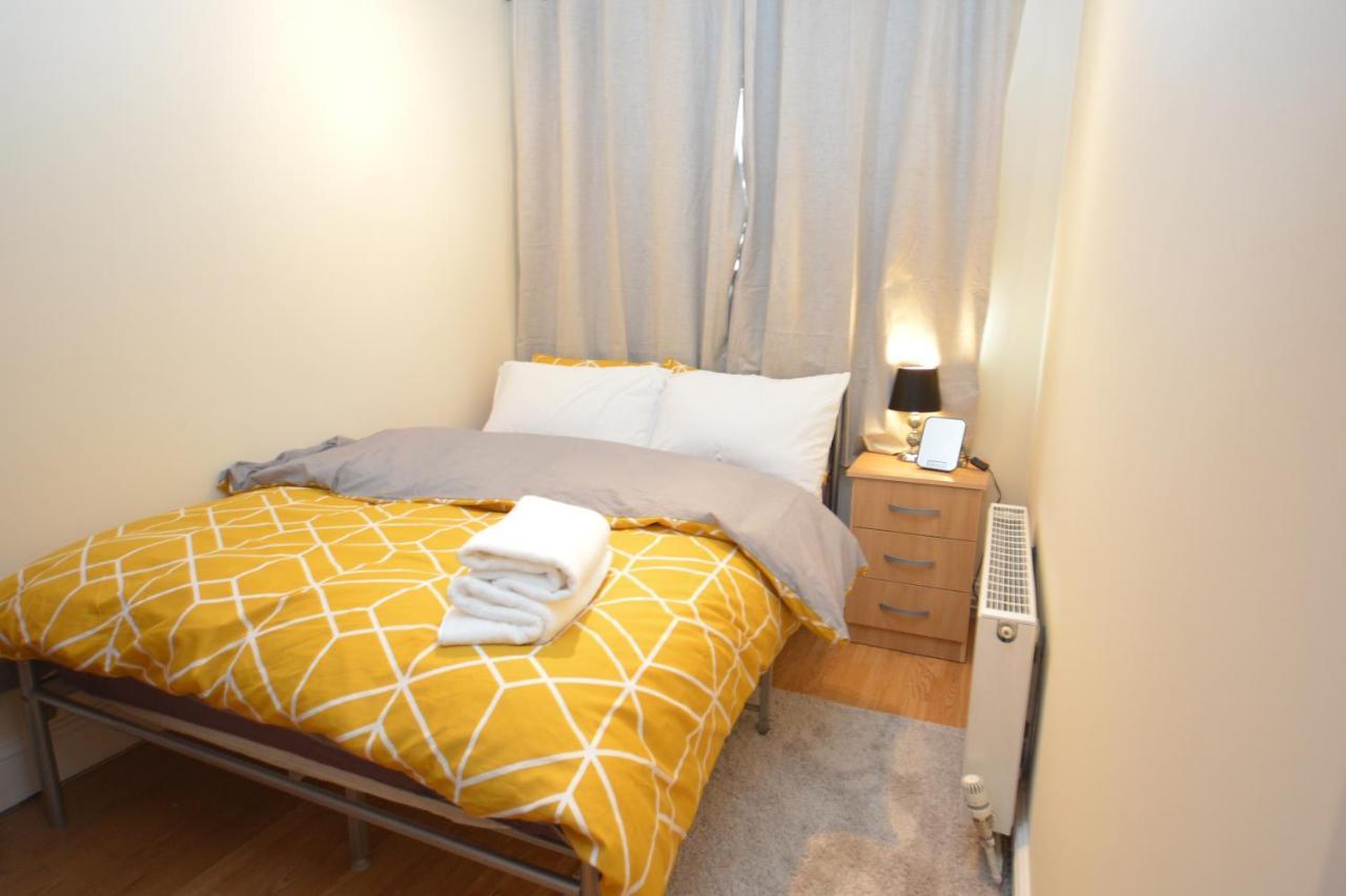 London Luxury 5 Bedroom House 2 Min Walk To The Tube Station Dagenham Eksteriør bilde