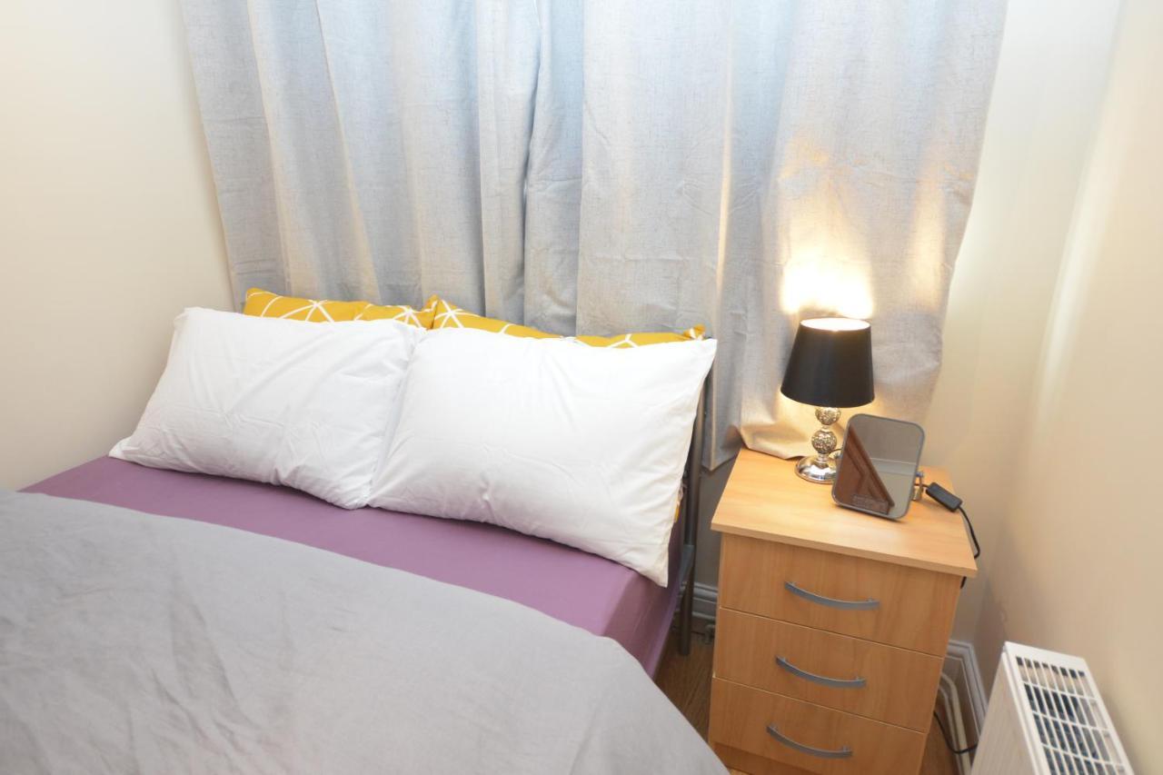 London Luxury 5 Bedroom House 2 Min Walk To The Tube Station Dagenham Eksteriør bilde