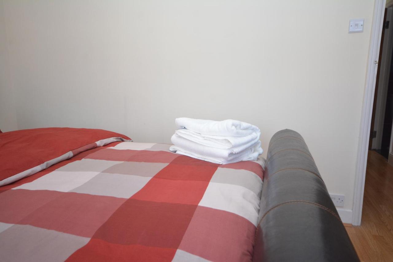 London Luxury 5 Bedroom House 2 Min Walk To The Tube Station Dagenham Eksteriør bilde