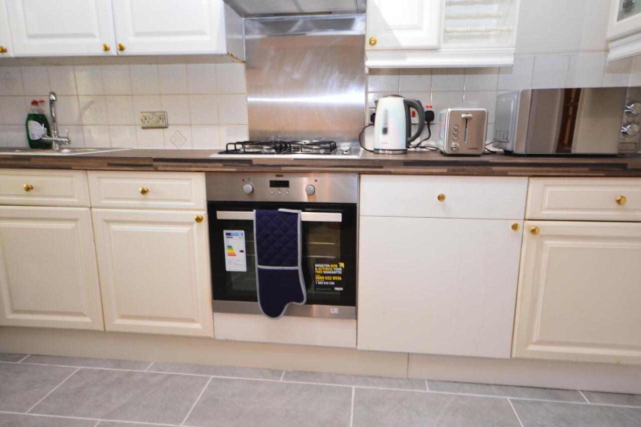 London Luxury 5 Bedroom House 2 Min Walk To The Tube Station Dagenham Eksteriør bilde