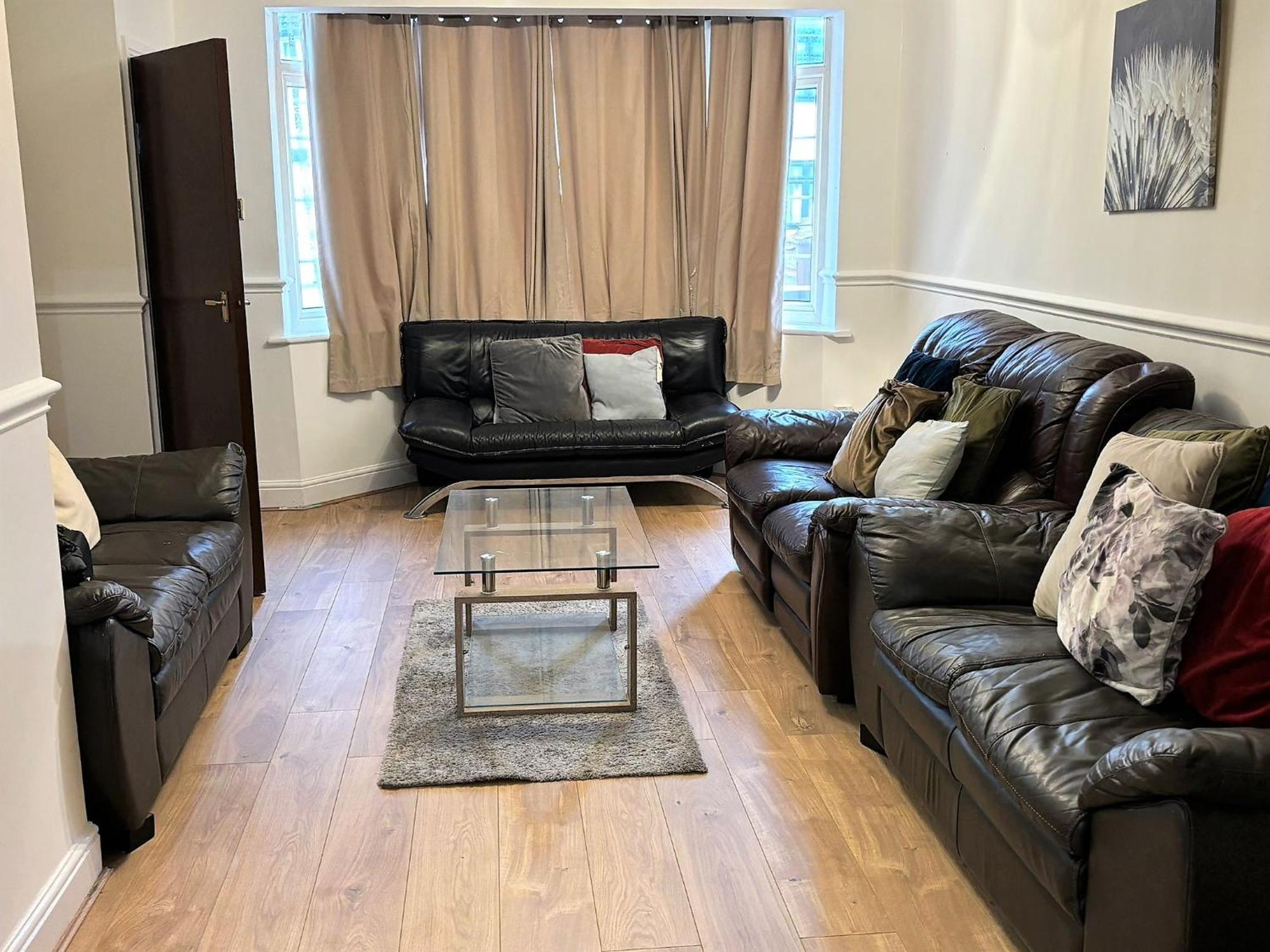 London Luxury 5 Bedroom House 2 Min Walk To The Tube Station Dagenham Eksteriør bilde