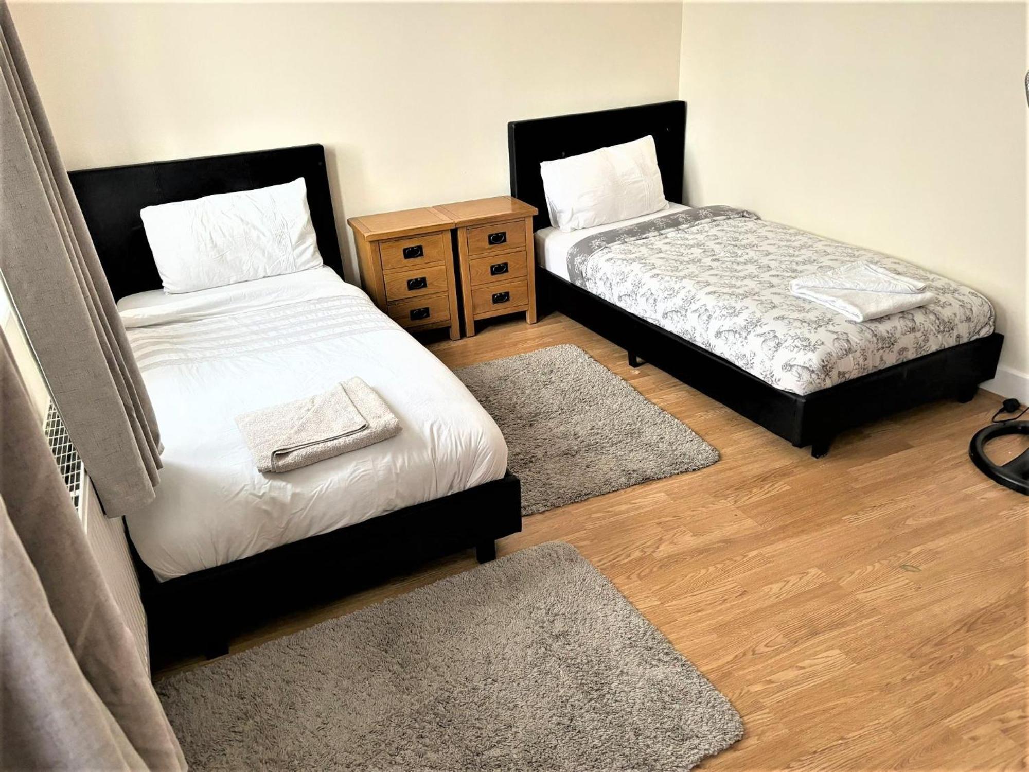 London Luxury 5 Bedroom House 2 Min Walk To The Tube Station Dagenham Eksteriør bilde