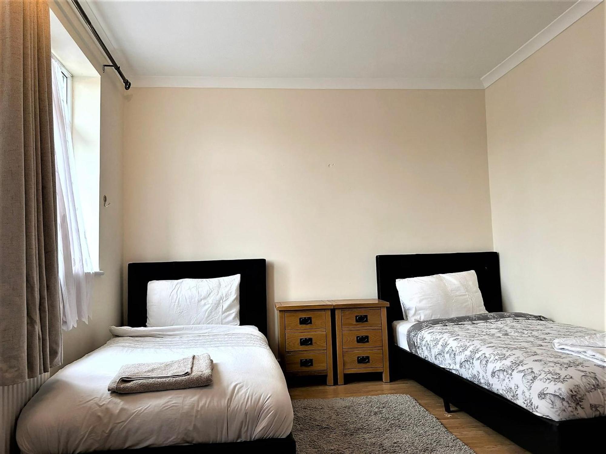 London Luxury 5 Bedroom House 2 Min Walk To The Tube Station Dagenham Eksteriør bilde