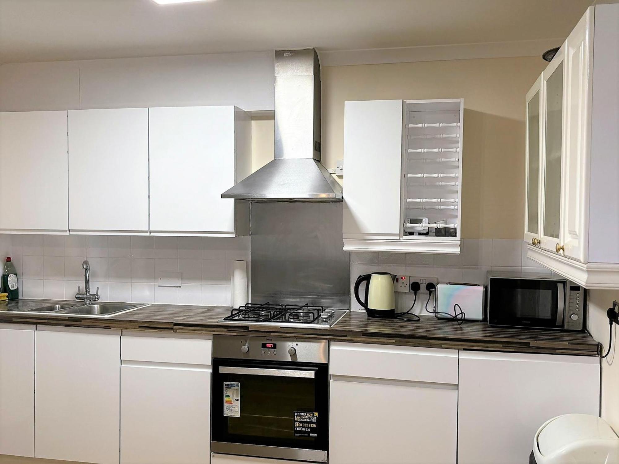London Luxury 5 Bedroom House 2 Min Walk To The Tube Station Dagenham Eksteriør bilde